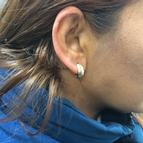 14K YELLOW REAL GOLD Hoop Huggies CLIP ON Straight Diamond cut Earrings 2.50gr - Picture 8 of 8